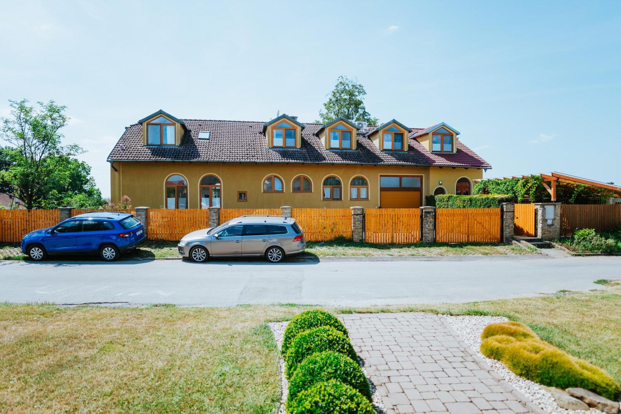 Penzion U maléřa Hroznova Lhota Exteriér fotografie